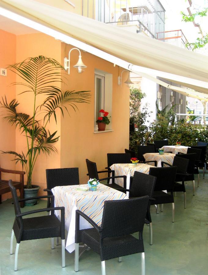 Hotel Silvana Cattolica Eksteriør billede